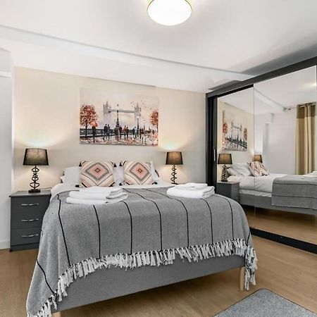 Modern 1 Bedroom Apartment In Woking Town Centre Zewnętrze zdjęcie