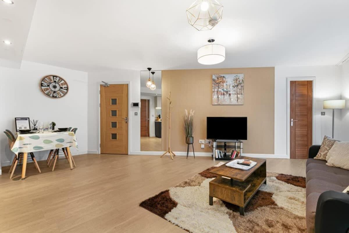 Modern 1 Bedroom Apartment In Woking Town Centre Zewnętrze zdjęcie