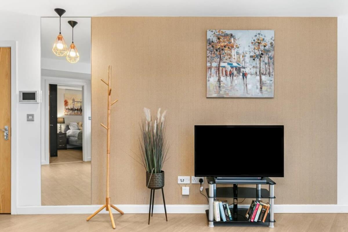 Modern 1 Bedroom Apartment In Woking Town Centre Zewnętrze zdjęcie