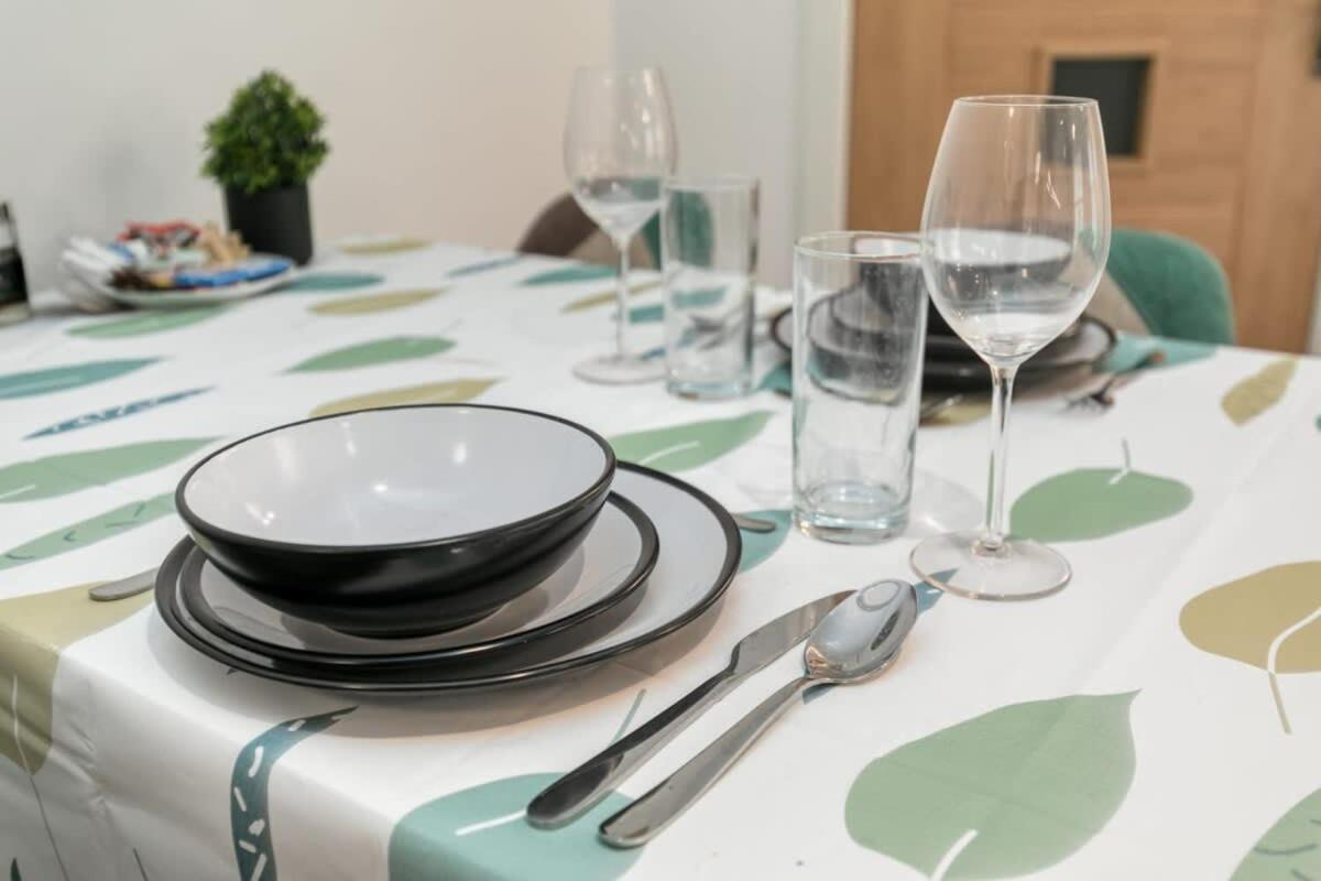 Modern 1 Bedroom Apartment In Woking Town Centre Zewnętrze zdjęcie