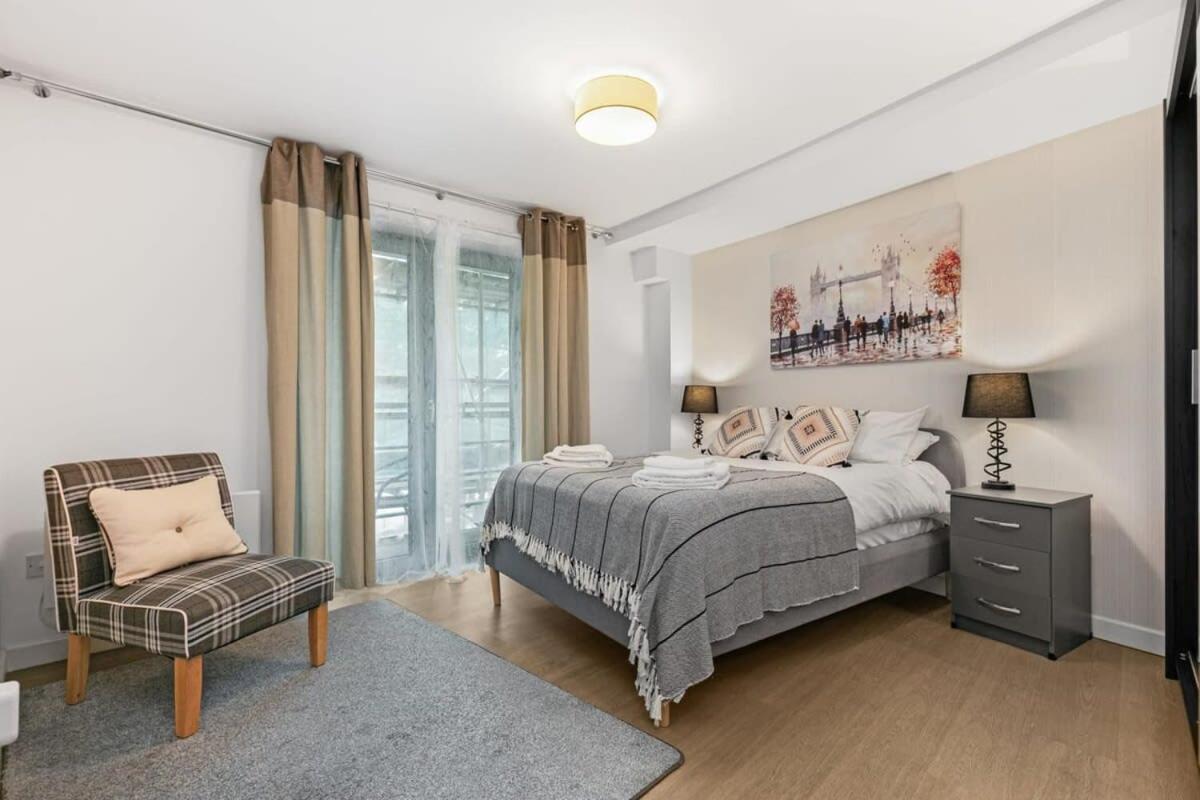 Modern 1 Bedroom Apartment In Woking Town Centre Zewnętrze zdjęcie