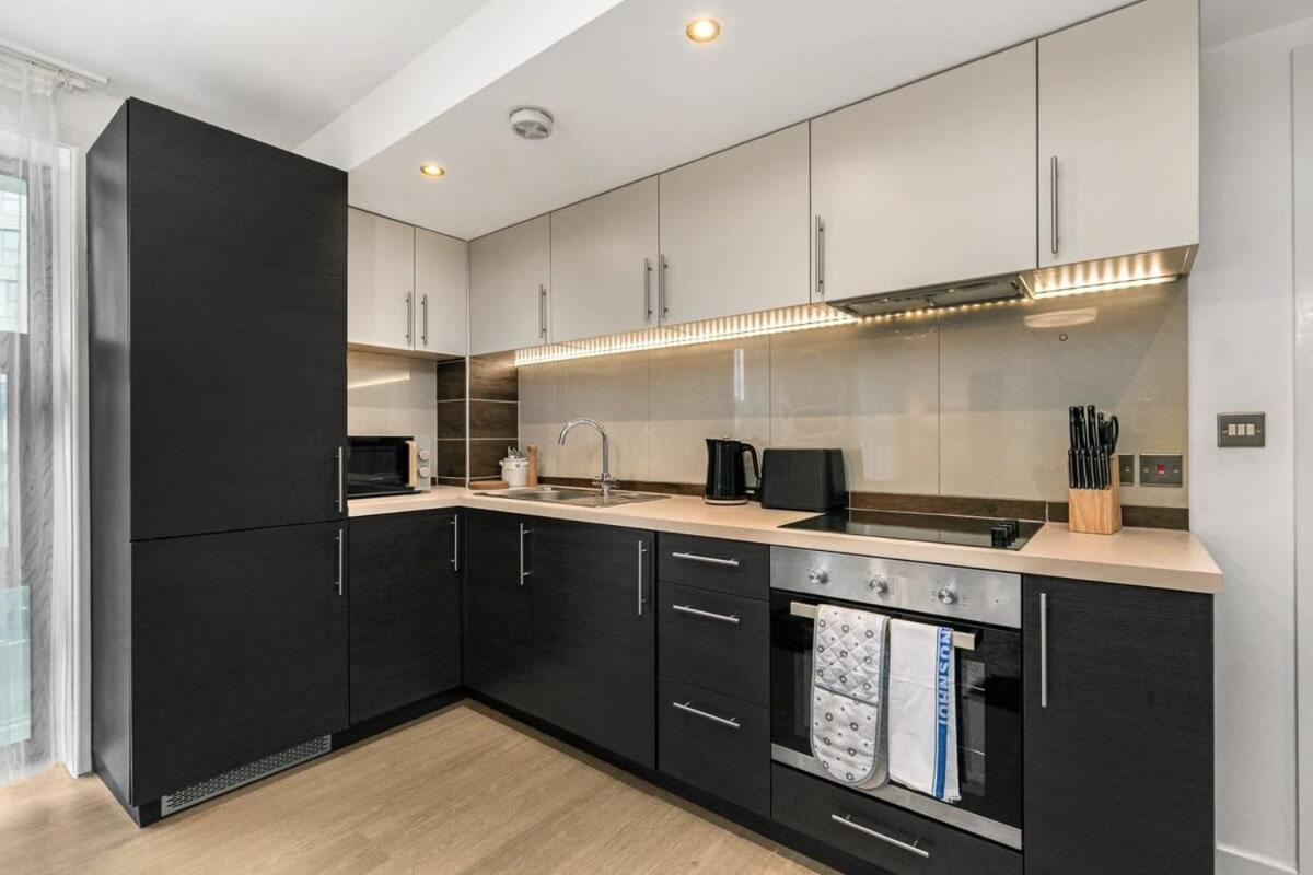 Modern 1 Bedroom Apartment In Woking Town Centre Zewnętrze zdjęcie