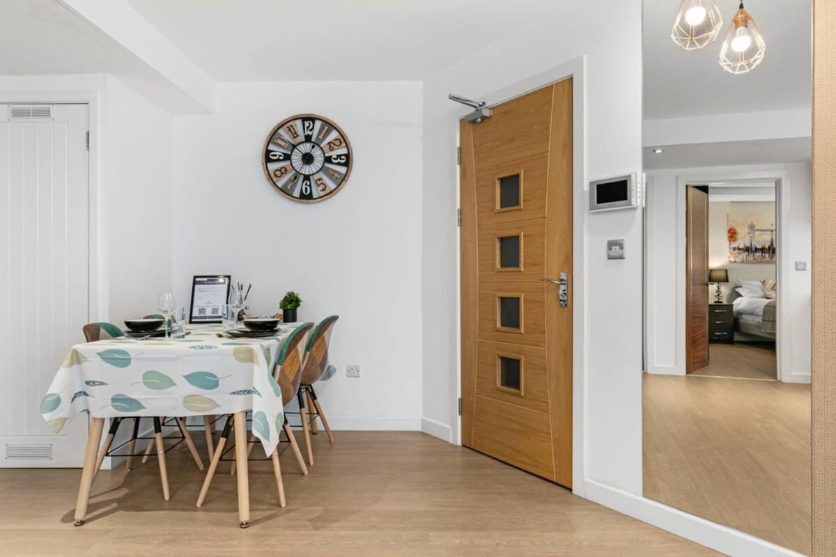 Modern 1 Bedroom Apartment In Woking Town Centre Zewnętrze zdjęcie