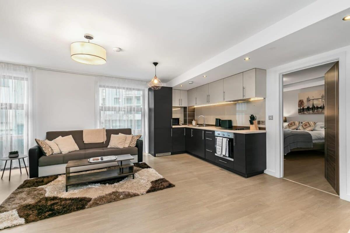 Modern 1 Bedroom Apartment In Woking Town Centre Zewnętrze zdjęcie